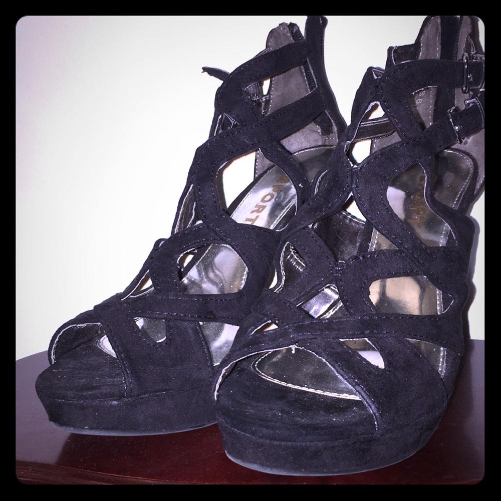 Size 7 black heels